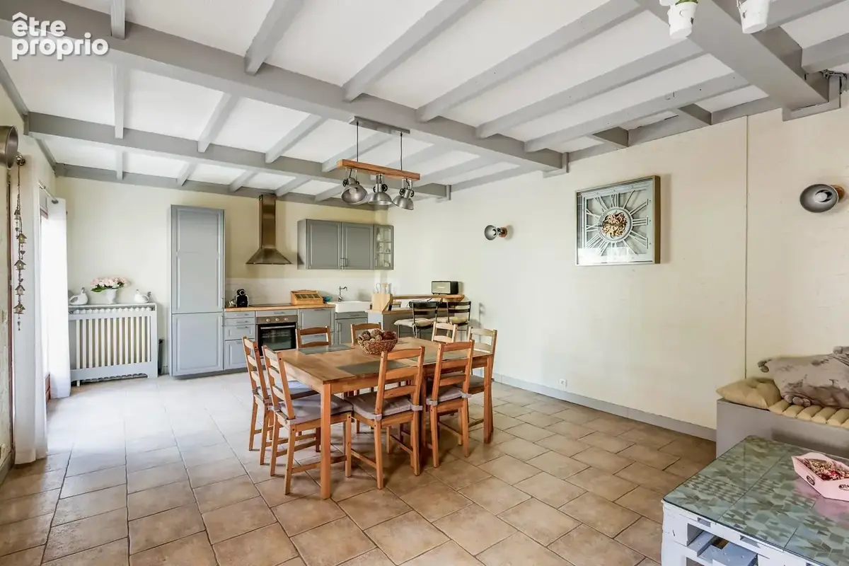 À deux pas du plateau de Gentilly, découvrez un ensemble immobilier rare composé de deux maisons indépendantes sur une même parc - photo 3