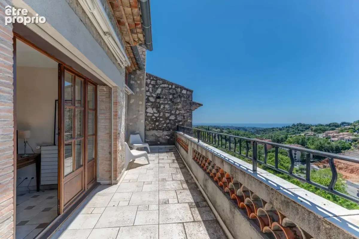 Demeure d’exception au cœur de Vence - vue mer, jardin paysager, piscine chauffée, garage motorisé - photo 13