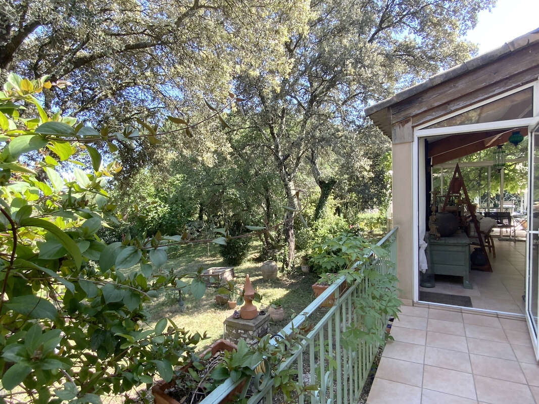 Villa de 175 m2 entourée de nature sur un terrain de 4900 m2. - photo 12