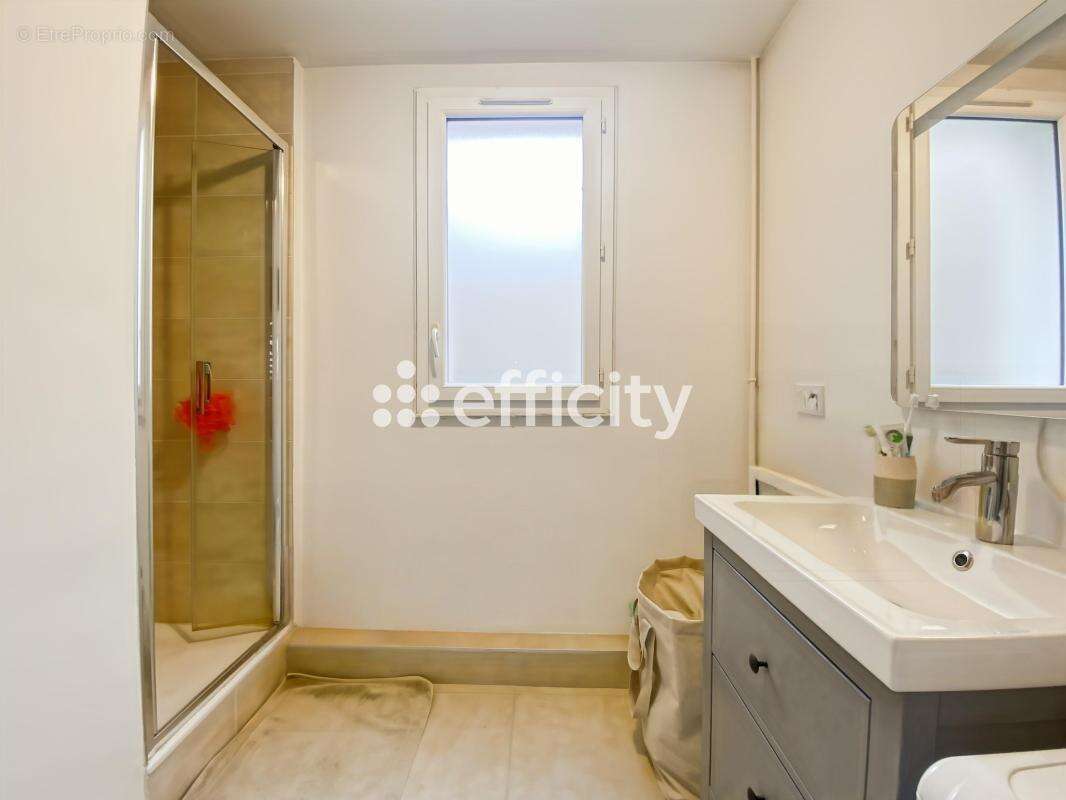 Appartement à LYON-8E