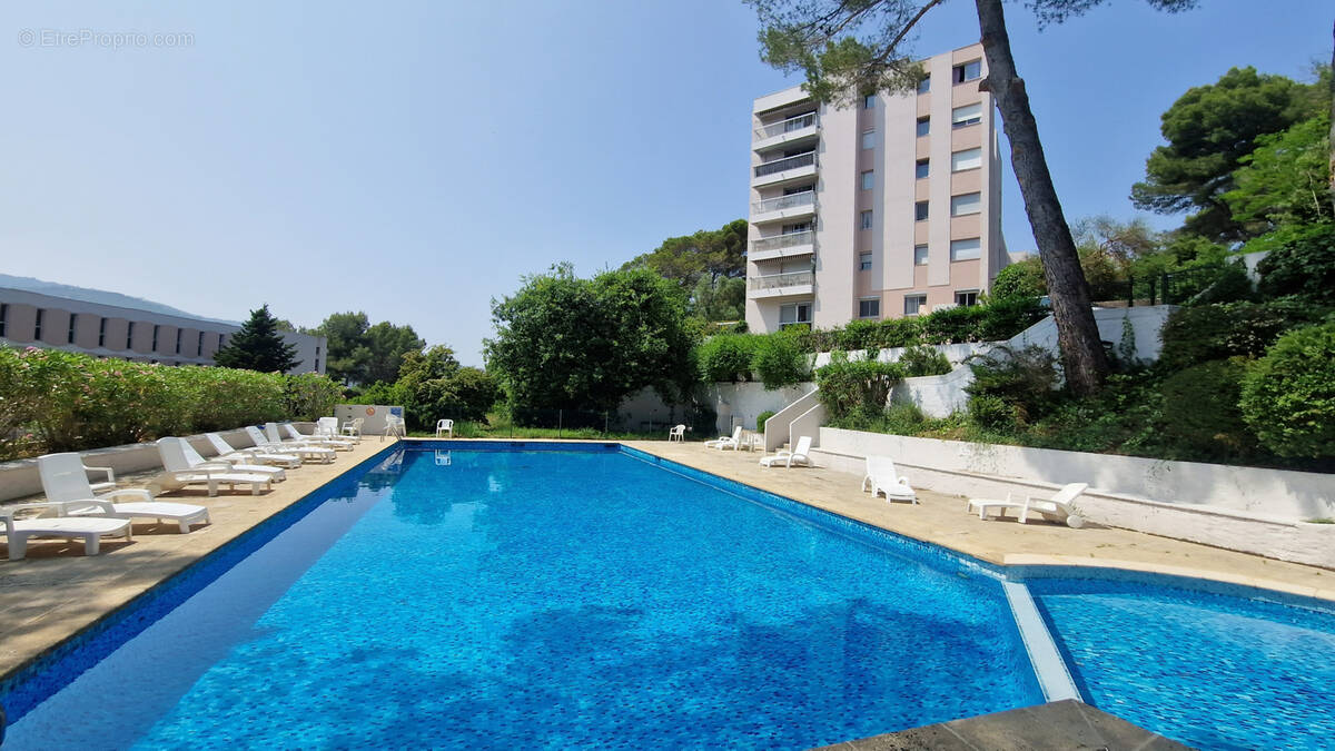 Cannes la Bocca f2 + parking sous sol - photo 2
