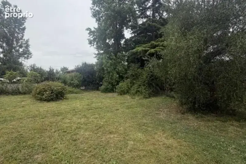 Terrain à ISSUS