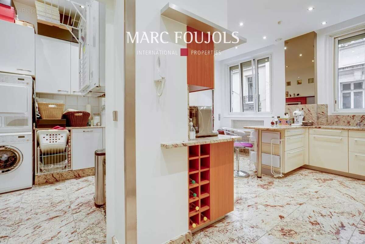 Appartement à PARIS-17E