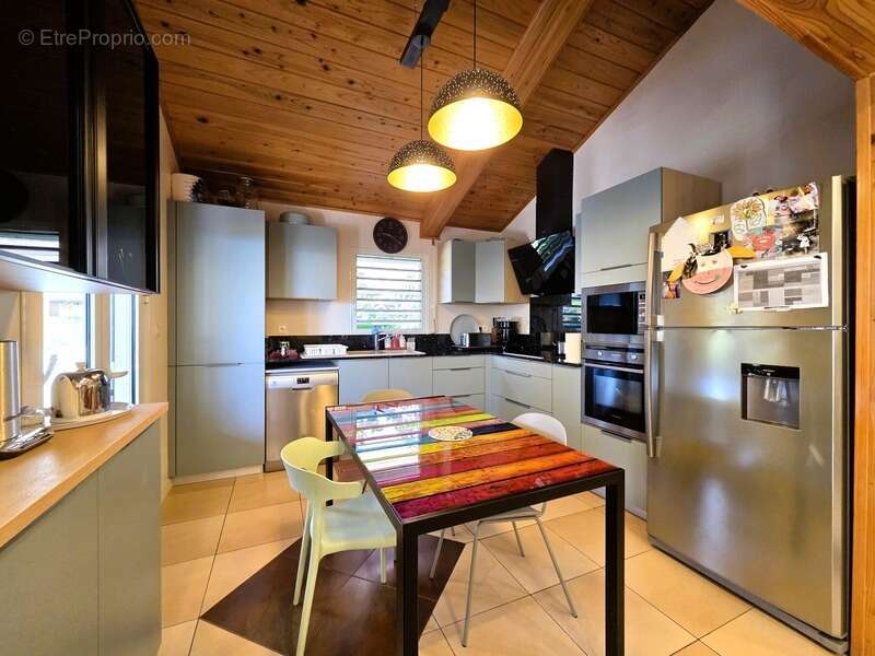 Maison T4 rénovée + studio indépendant neuf – Vue océan – Plateau Caillou - photo 7