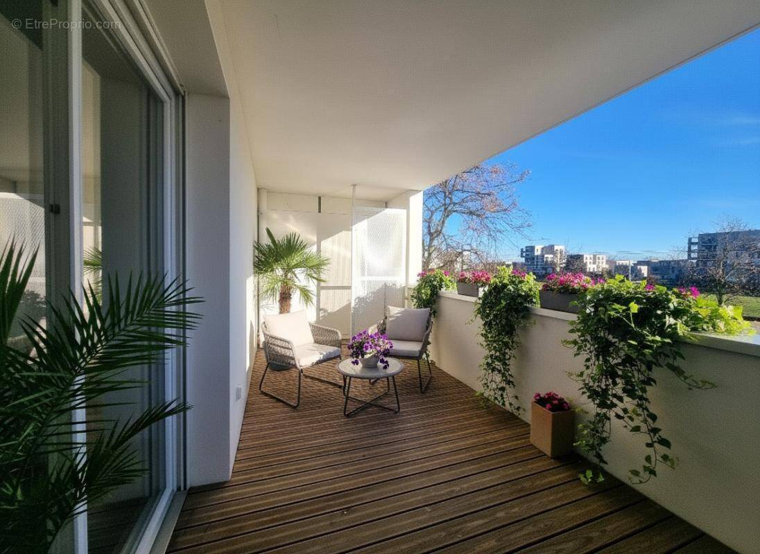 Appartement à BEAUZELLE