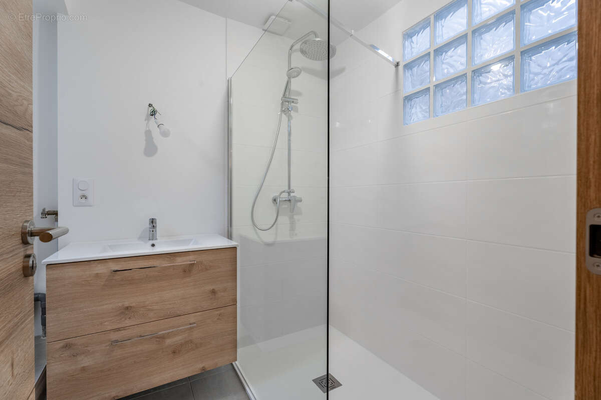 Appartement à MARSEILLE-4E