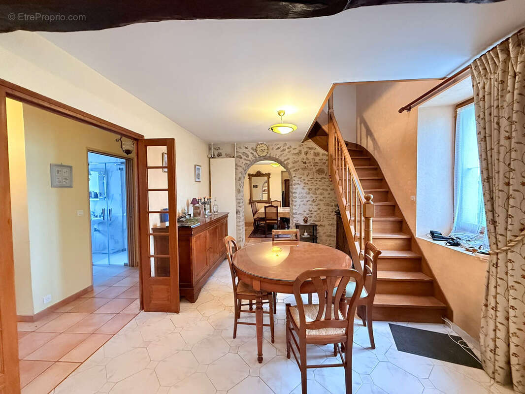 Maison à MEROBERT