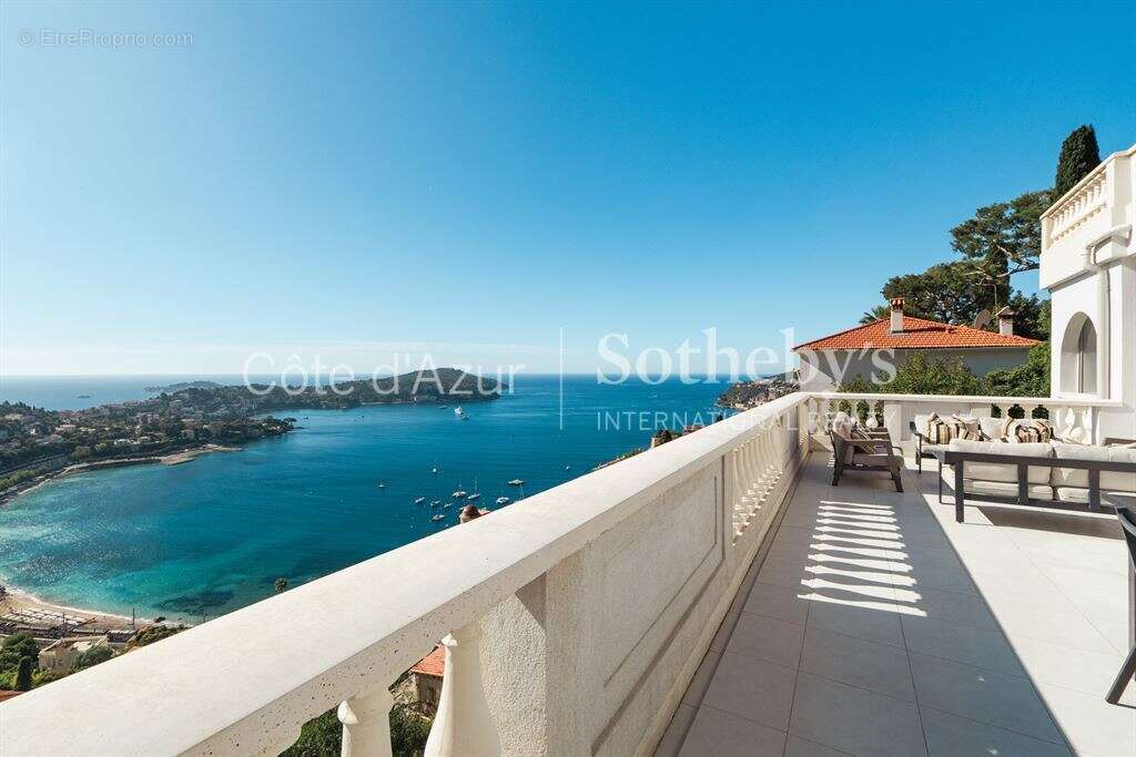 Exclusivité - Villa Clarté : propriété de prestige, vue mer avec rooftop et piscine - photo 18