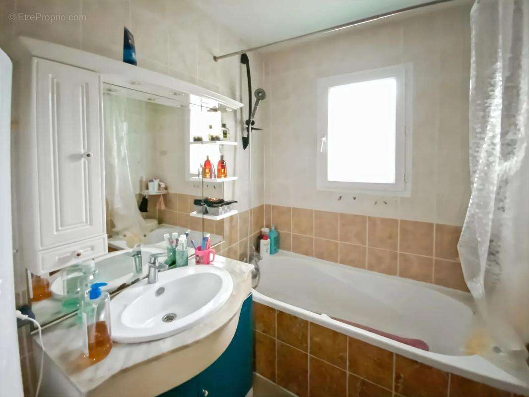 Maison à TRIZAY-LES-BONNEVAL