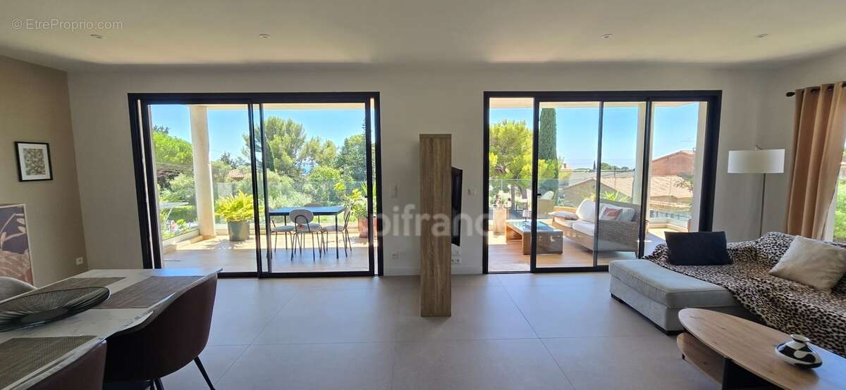Appartement à vendre 4 pièces BANDOL (83) + 2 parkings + terrasse - photo 17