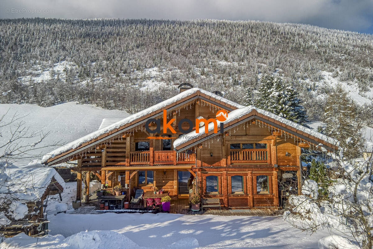 Façade chalet  - Maison à SAINT-JEAN-DE-SIXT