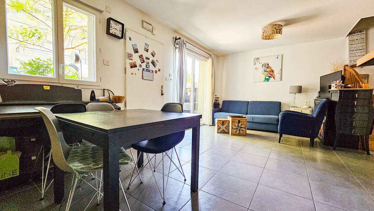 Appartement à SARTROUVILLE