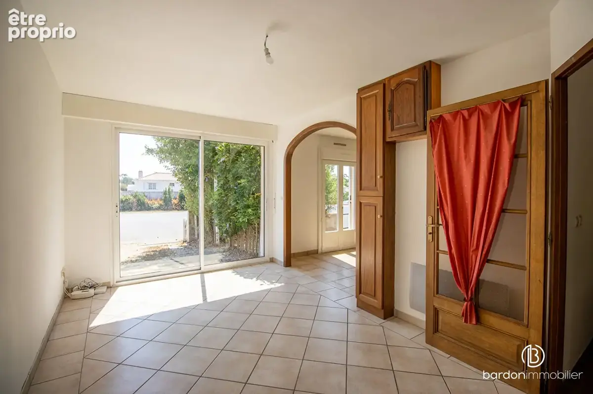 Maison 5 pièces - 113 m² - Idéalement située sur Bois-de-Cené - photo 2