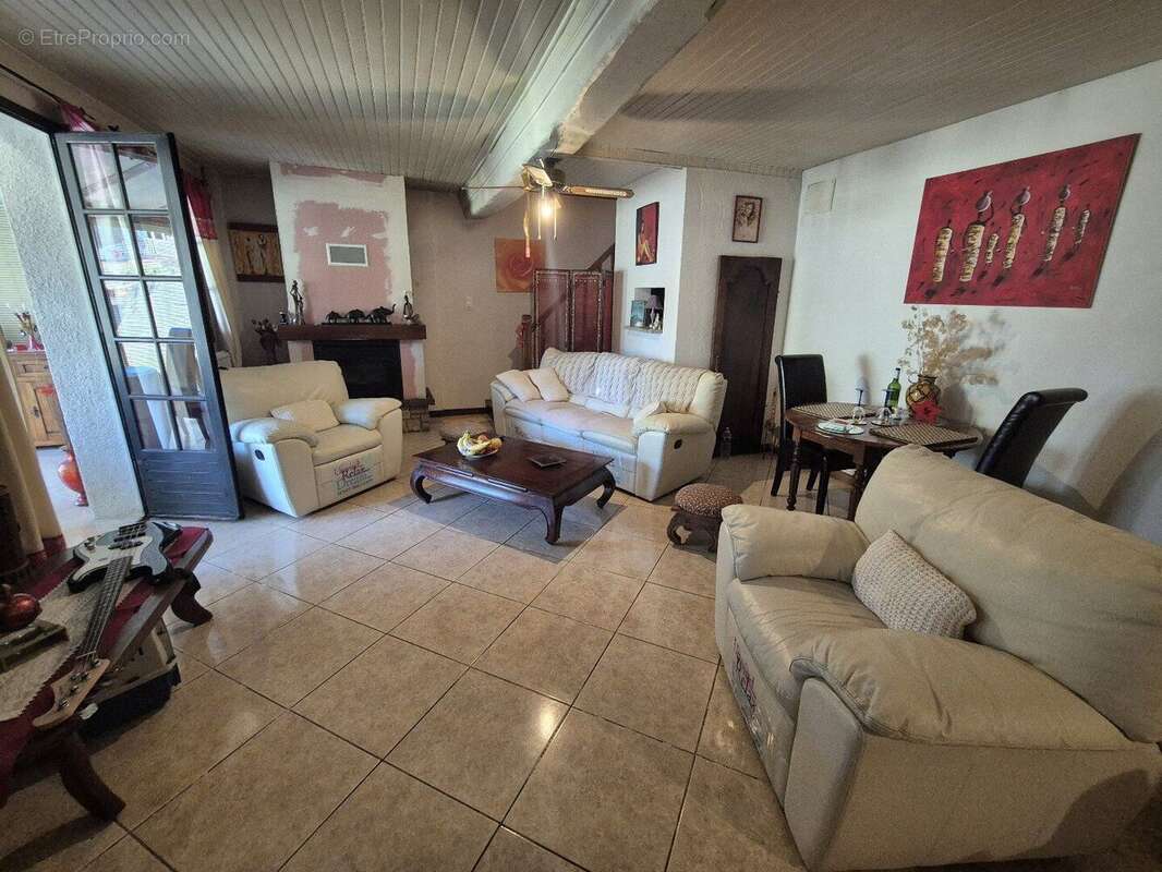 Maison T5 de 134 m² avec dependances et jardin de 739 m² - photo 12