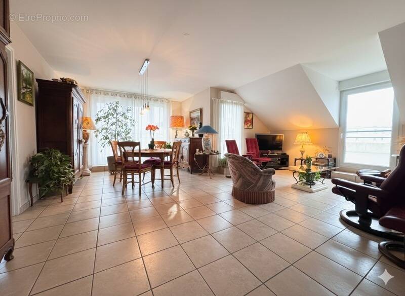 Appartement à SAINT-CYR-SUR-LOIRE