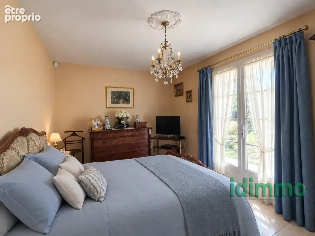 Superbe villa bourgeoise de style rethais de 180 m2 sur un terrain clos et arbore de 1122 m2. a 15 mn de la - photo 22