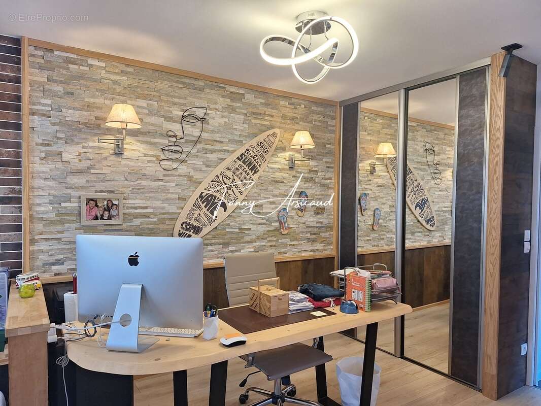 Maison à CHAMPAGNE-LES-MARAIS