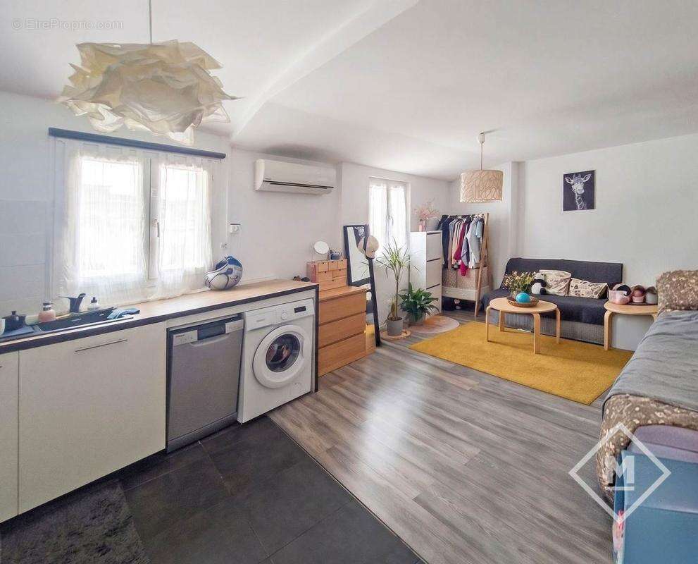 Appartement à MARSEILLE-6E