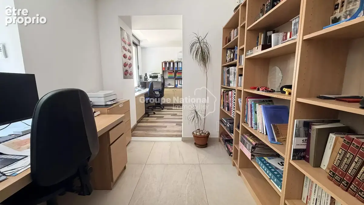 Bedarrides - mas renove en 2016 dans un magnifique parc arbore de 5 810 m² avec piscine,  4 garages - photo 17