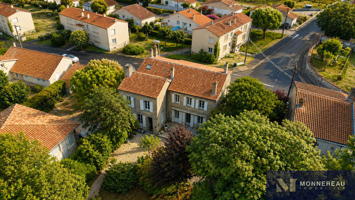 Maison bourgeoise avec parc et piscine en coeur de ville - photo 25