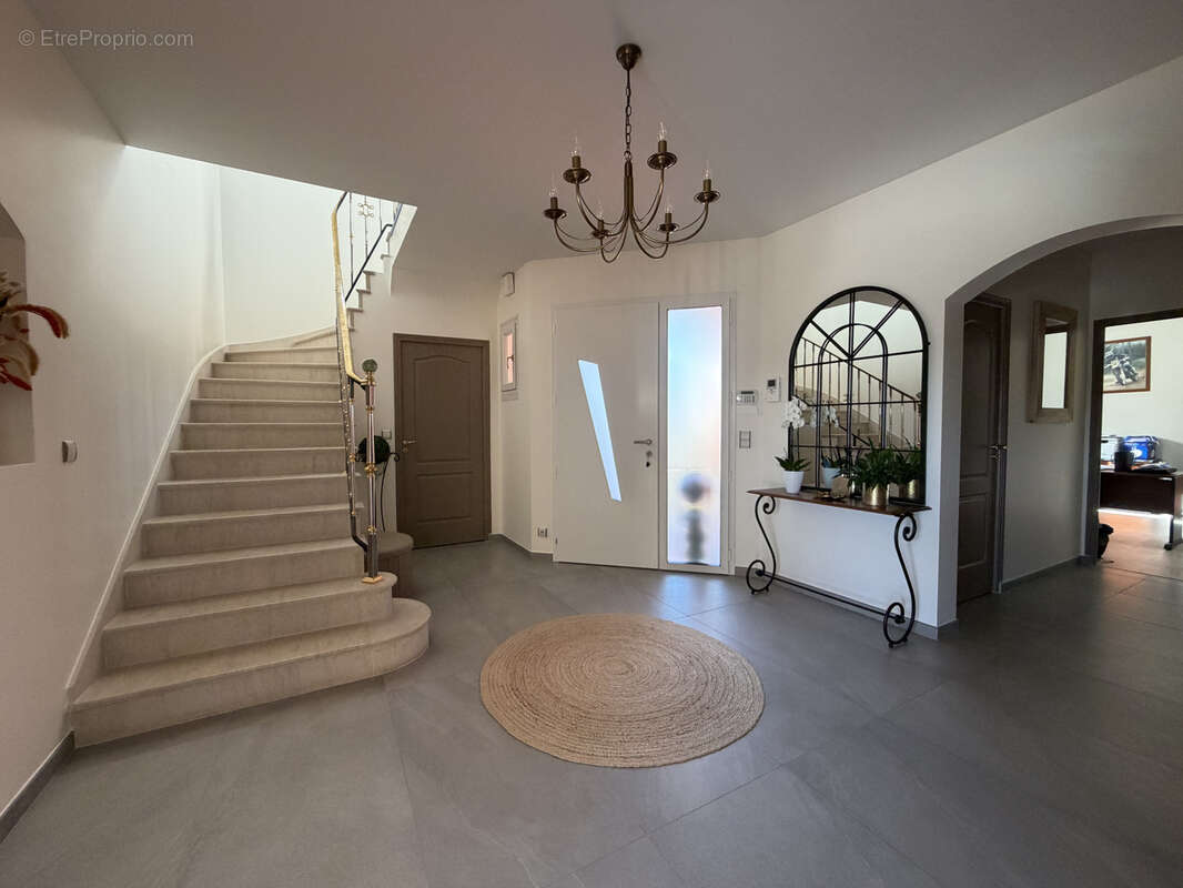 Nouveaute en exclusivite - villa - 330 m2 - photo 3