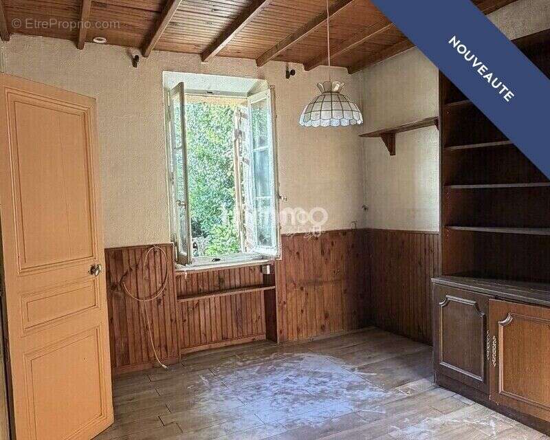 Maison entièrement à rénover + garage et jardin de plus de 200m2 - photo 6