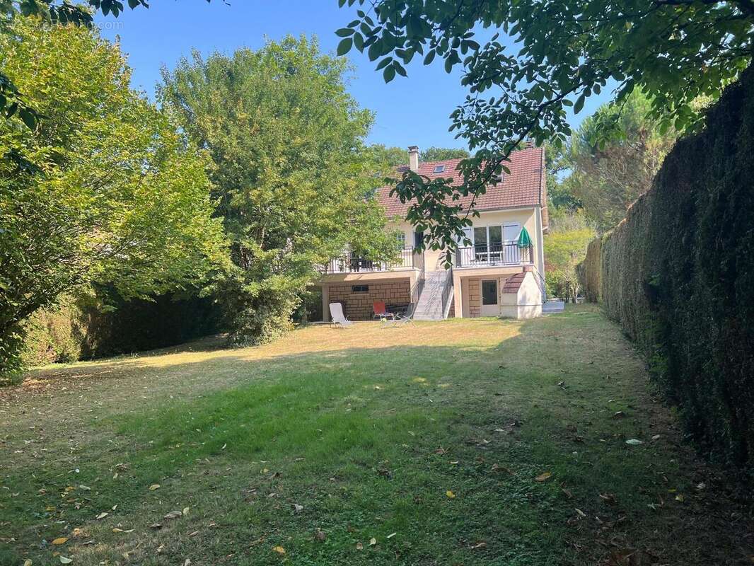 Photo 2 - Maison à LE MESNIL-SAINT-DENIS