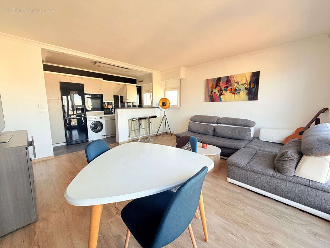 Appartement à COURBEVOIE