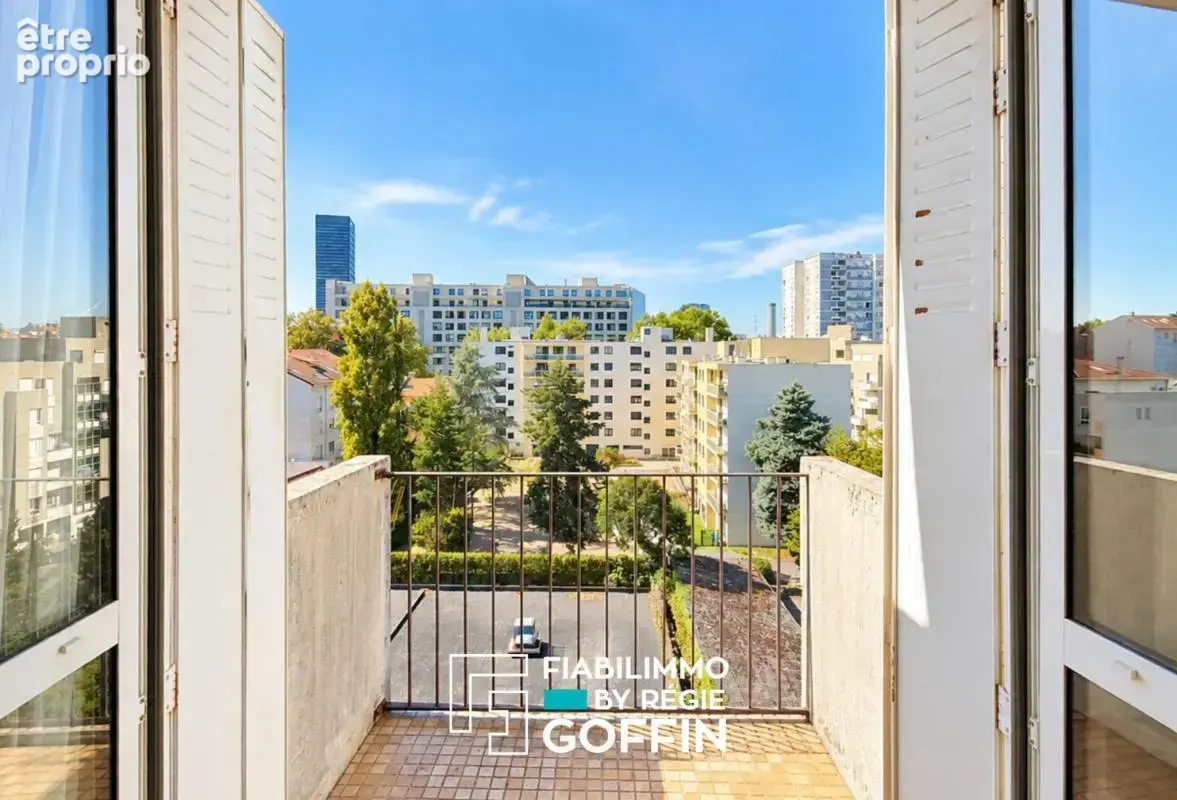 T2 traversant 63m2 - Balcon, garage et cave - photo 7