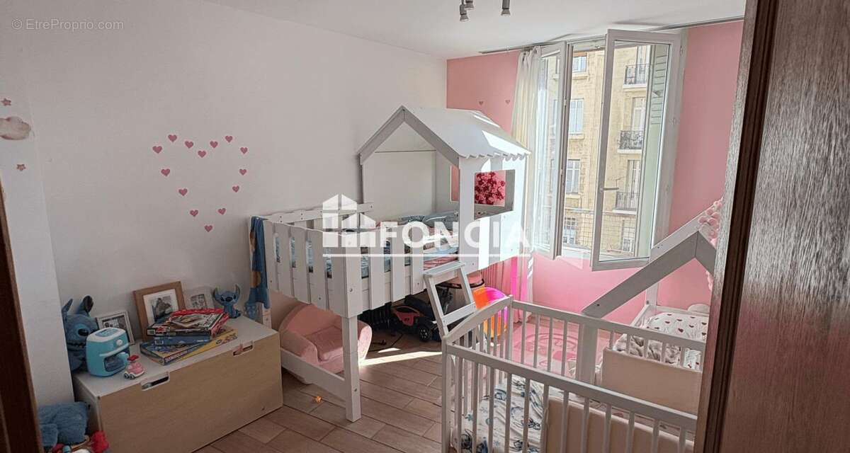 Appartement à MARSEILLE-4E