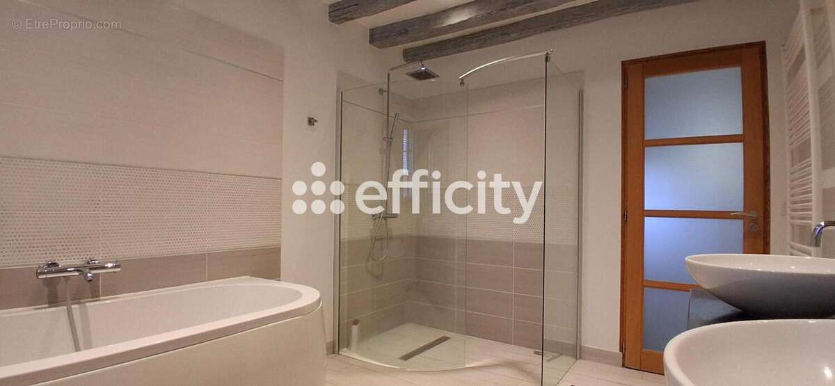 Maison à LE MELE-SUR-SARTHE