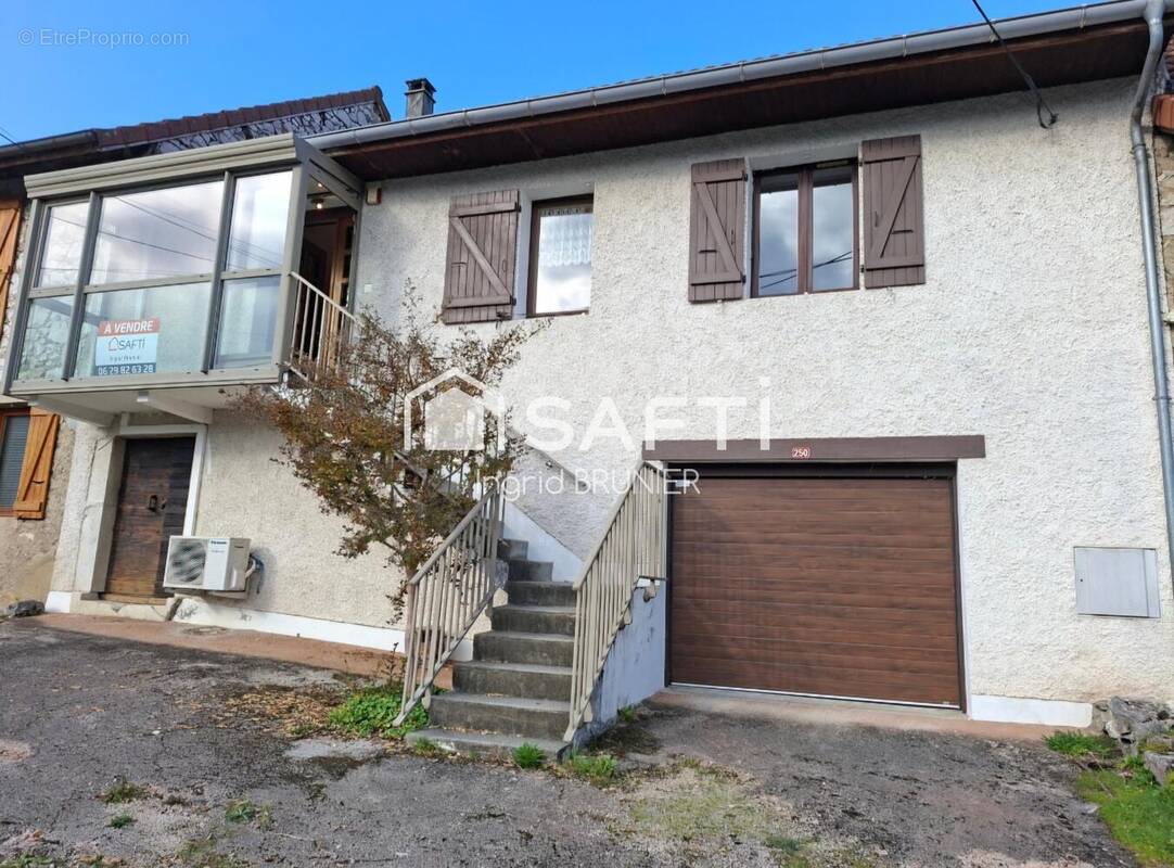 Photo 1 - Maison à SAINT-PIERRE-DE-CURTILLE