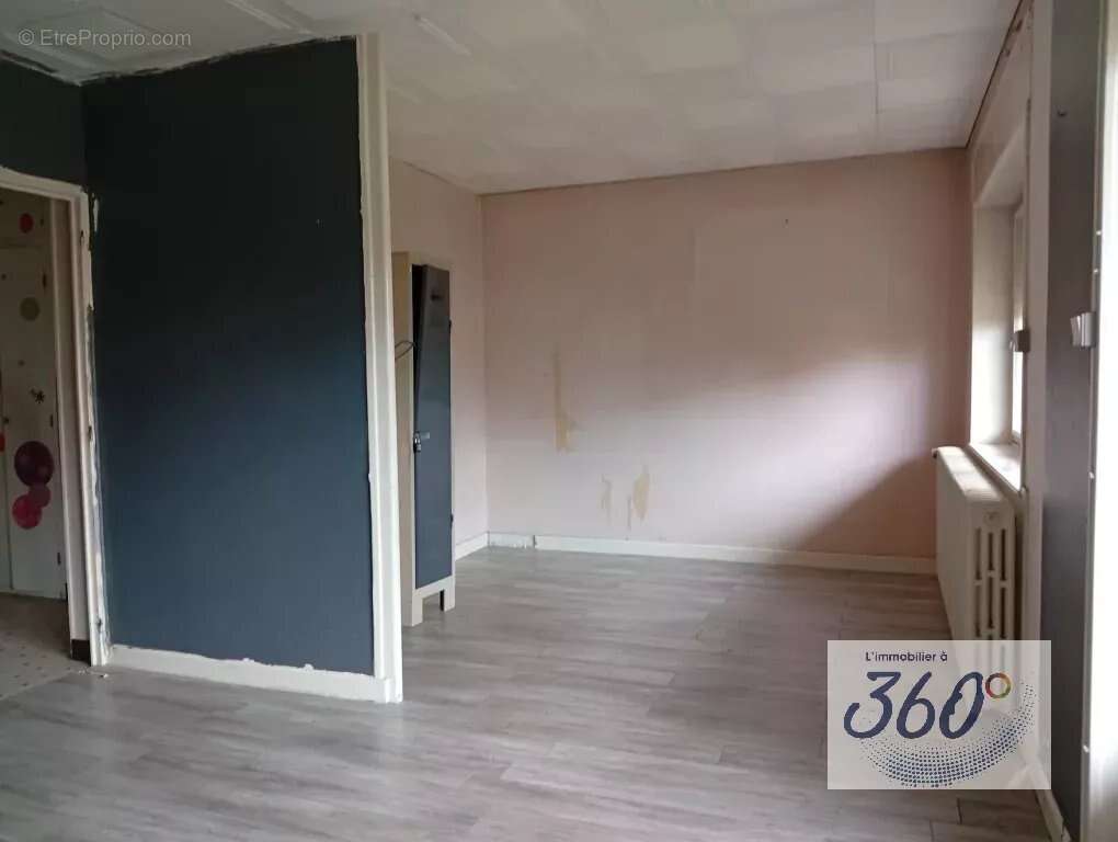 Maison à SAINT-DENIS-LES-BOURG