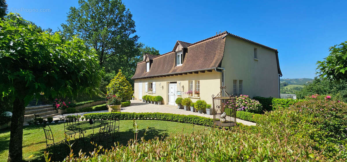 Villa Saint Vincent Du Pendit 10 pièce(s) 325 m2 - photo 15