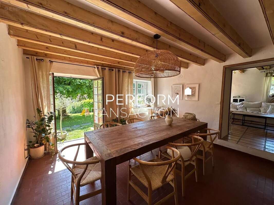 COUP DE CŒUR : Maison en pierre d'environ 170 m² - photo 5