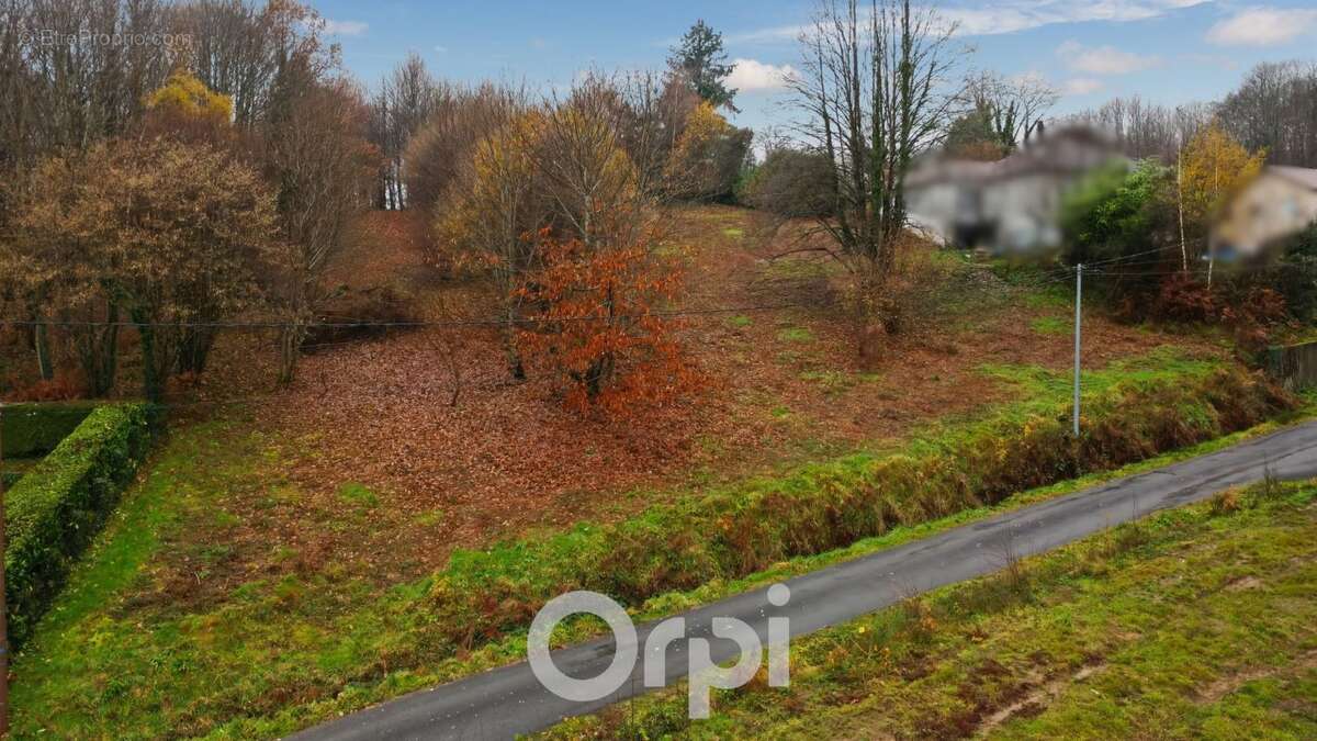 Terrain à AMBAZAC