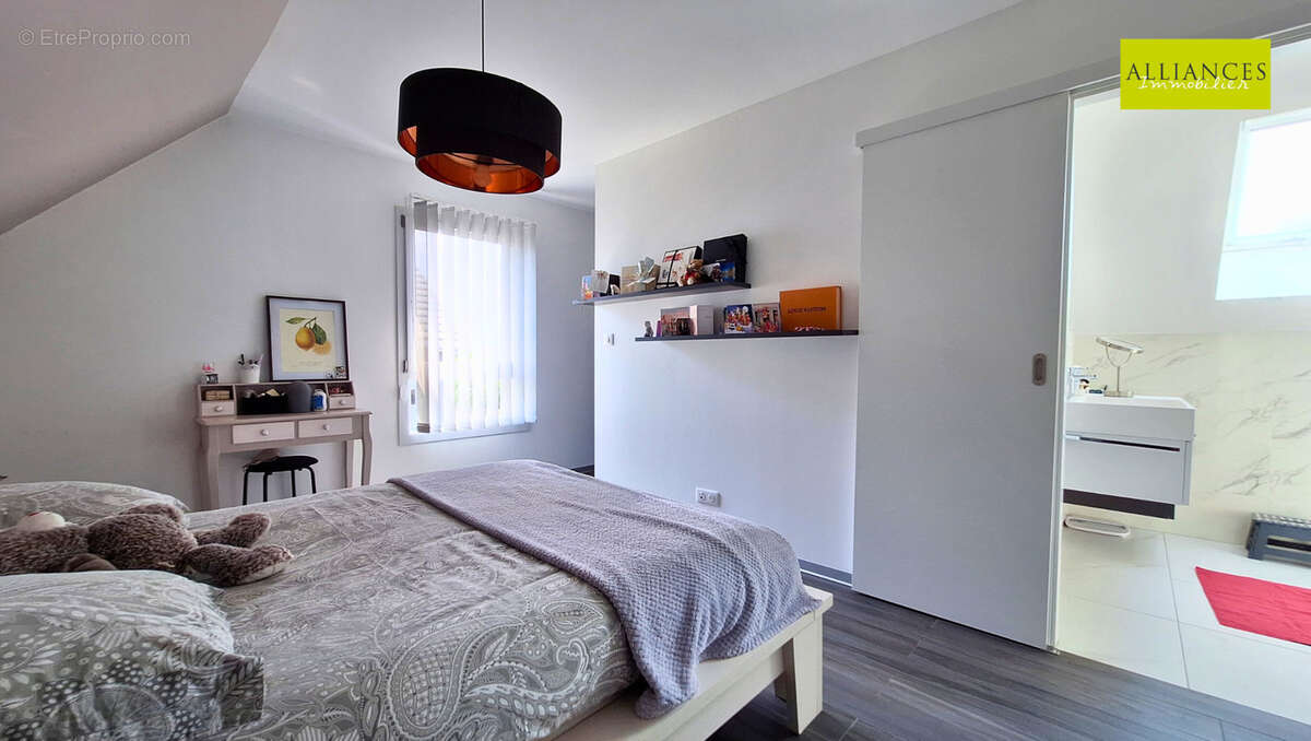 Maison récente de 124 m2   Prestations soignées dans un village très recherché - photo 23