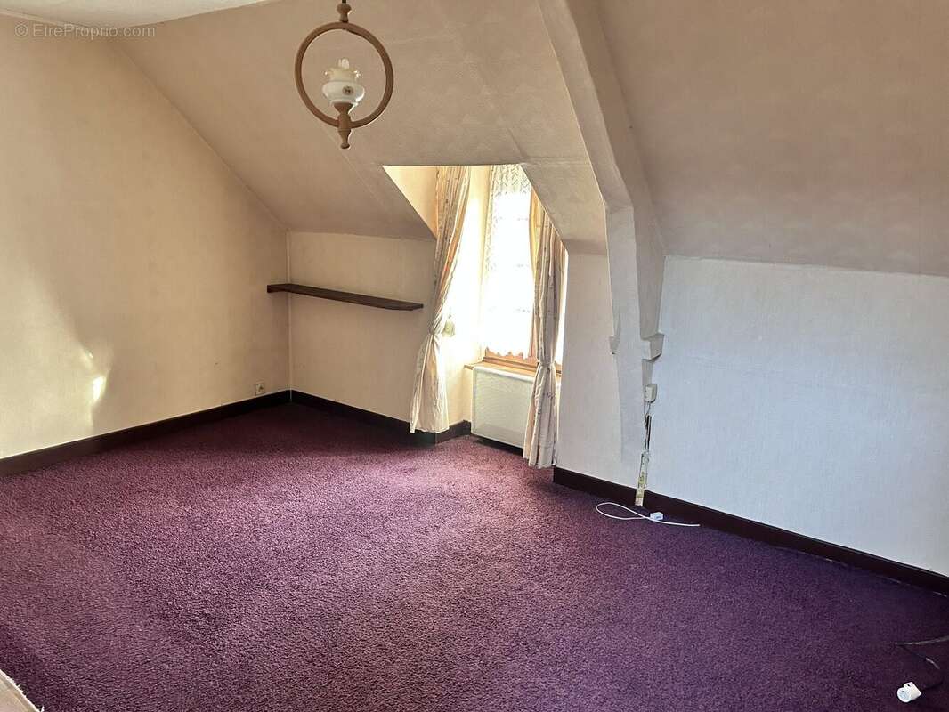 Maison à SAINT-ETIENNE-DU-GUE-DE-L&#039;ISLE