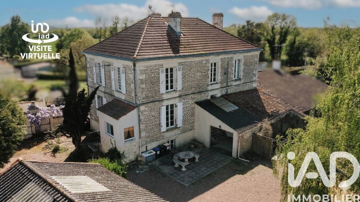 Photo 1 - Maison à LE POIRE-SUR-VELLUIRE