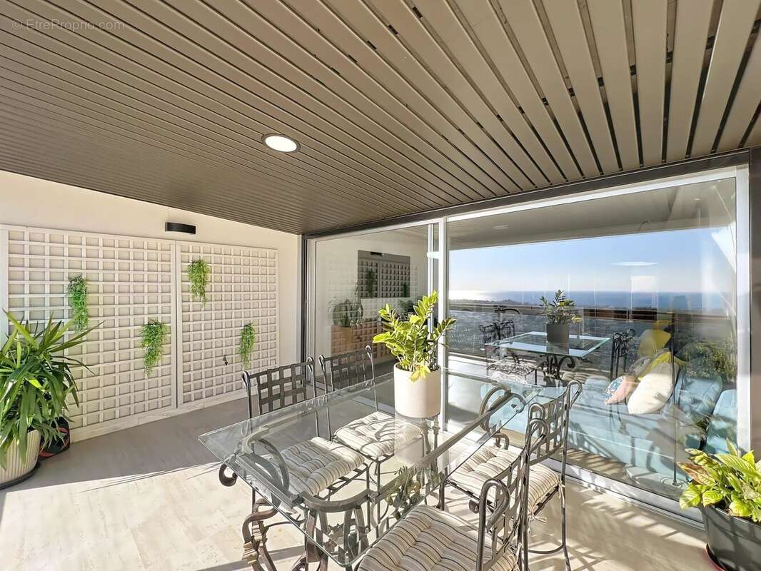 Appartement à LE CANNET