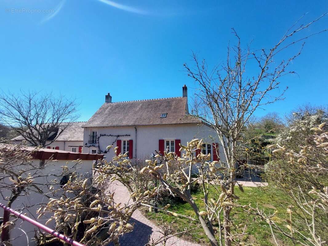 Maison à AINAY-LE-CHATEAU