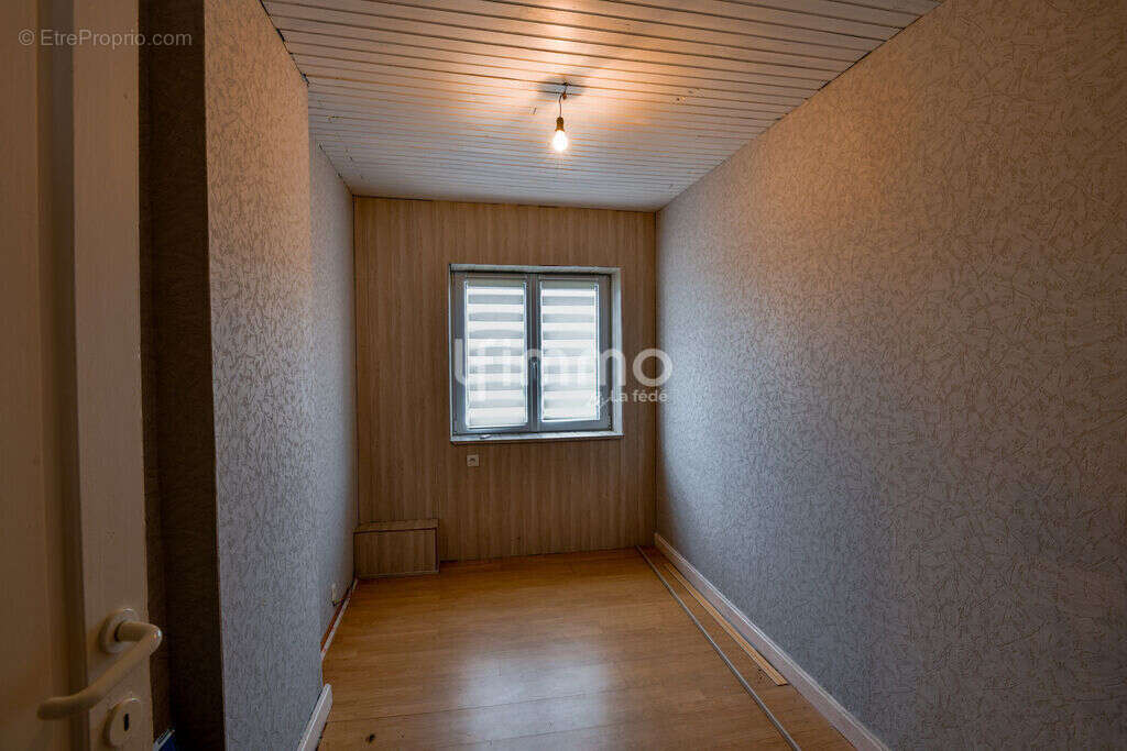 Maison à QUIEVRECHAIN