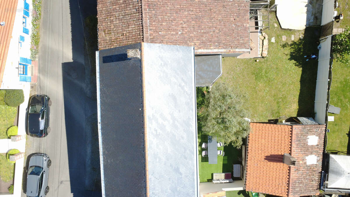 Maison à MONNIERES
