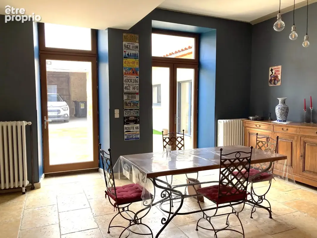 Maison de ville en pierre superbement présentée - photo 2
