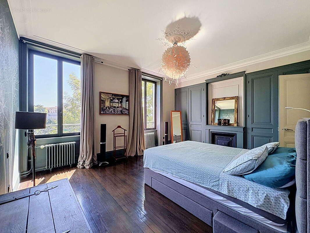 A VENDRE MAISON 1900 Caluire CENTRE BOURG  10 pièce(s) 307 m2 - photo 8