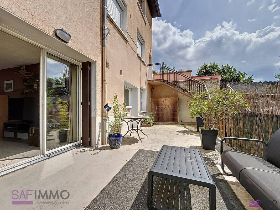Appartement 62 m² à Saint-Genis-Laval  - photo 2