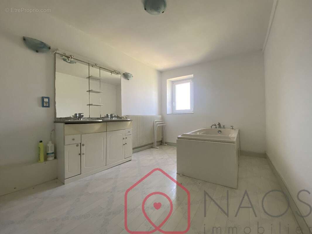Maison de caractère en pierre de 191 m² - photo 14