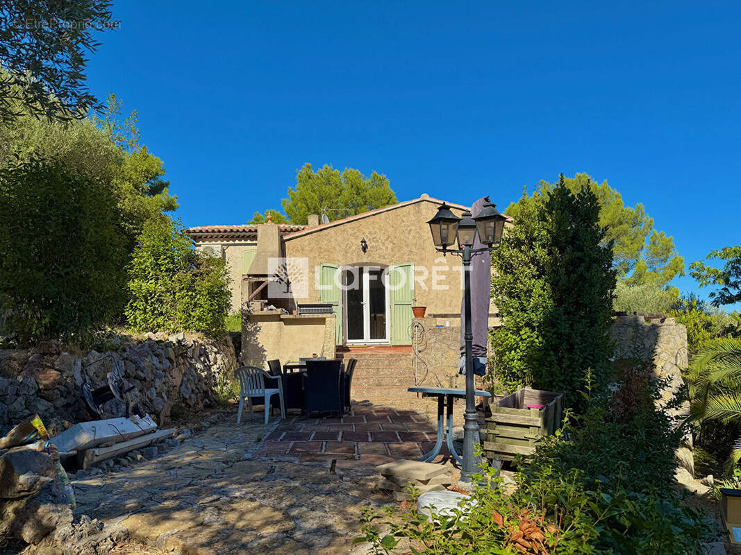 Maison à SOLLIES-VILLE