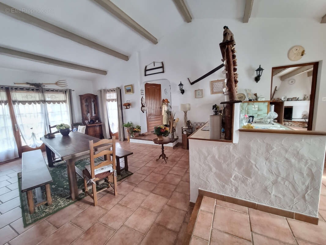 Appartement à REGUSSE