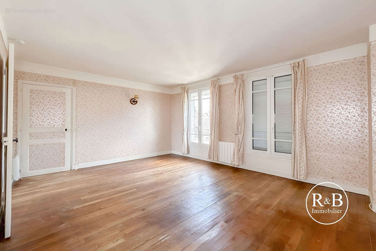 Appartement à LES CLAYES-SOUS-BOIS